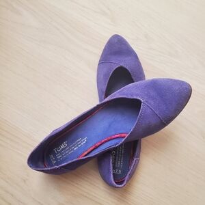TOMS Women's Violet Suede Flats